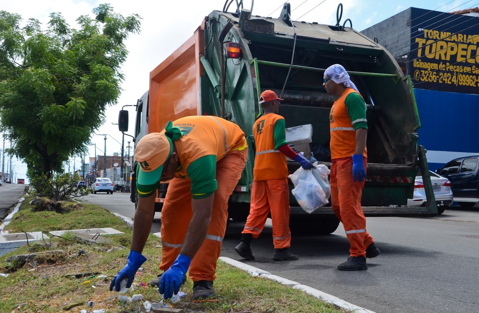 Serviço de coleta de lixo / Foto: Felipe Goettenauer