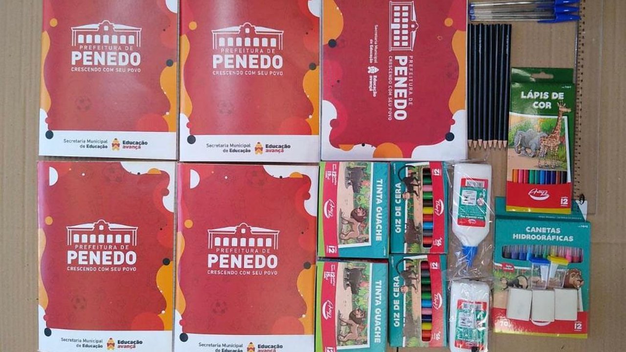 Prefeitura de Penedo inicia a distribuição de material escolar para estudantes da rede municipal