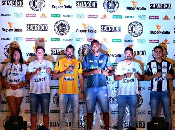 Com jogadores e modelos, ASA lança novo uniforme para a temporada 2016