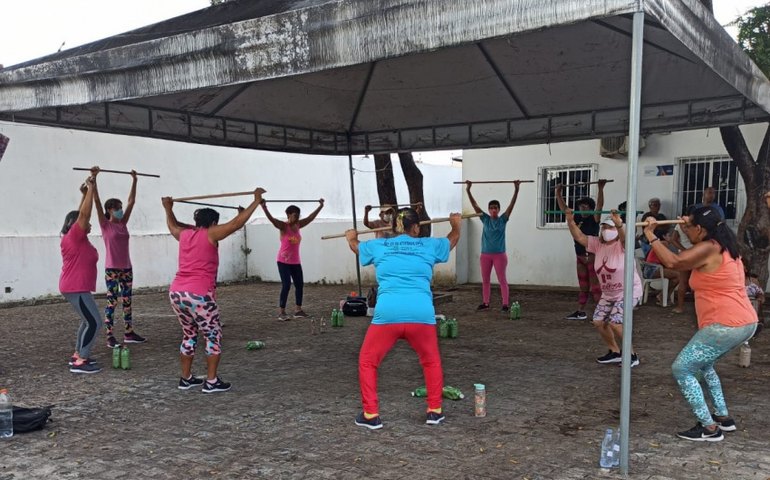 Núcleos de Atividade Física de Maceió promovem ações alusivas à campanha Outubro Rosa