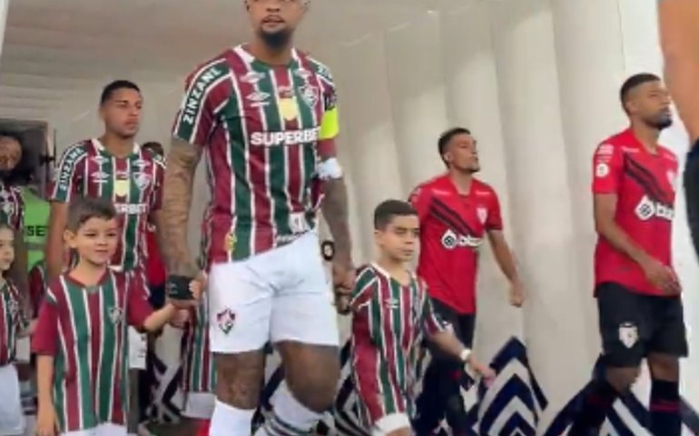 Sob vaias e com confusão no fim, Fluminense leva virada do Atlético-GO e entra na zona de queda