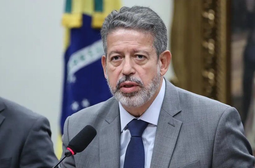 Arthur Lira amplia redução parcial de IR para quem ganha até R$ 7.350