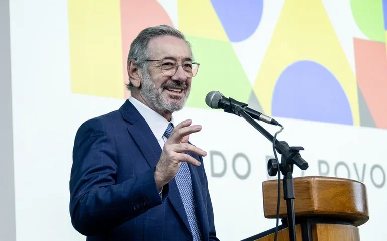 Ministro da Indústria prevê acordo 'parcial e progressivo' após reunião com governo Trump sobre tarifas