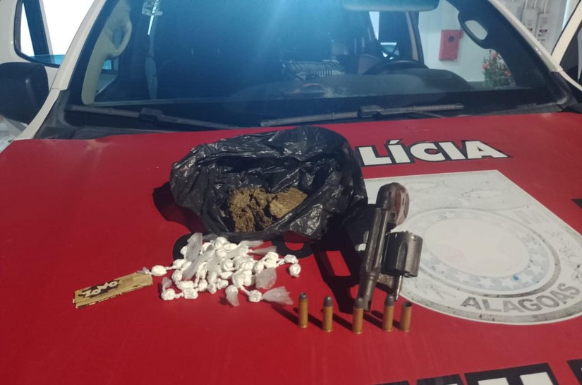 PM prende suspeitos de tráfico e porte ilegal de arma em Maceió, Arapiraca e Pão de Açúcar