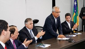 No dia 13 de janeiro, foi assinado acordo para a criação de uma refinaria que não sairia do papel.