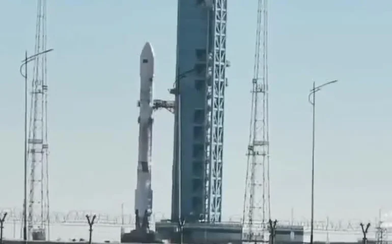 China realiza primeiro lançamento de foguete reutilizável