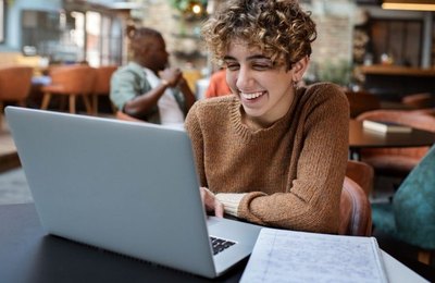 Ministério do Turismo tem vagas abertas para curso online e gratuito de atendimento ao turista