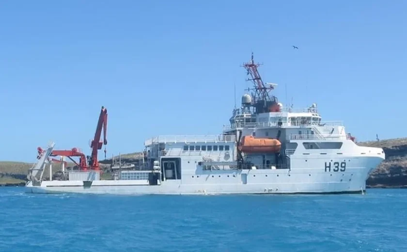 Navio de pesquisa hidroceanográfico realiza visitação em comemoração ao Dia da Marinha