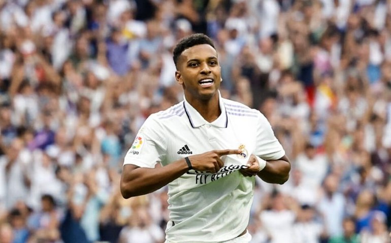 Rodrygo entra no final e garante vitória do Real Madrid sobre o Barcelona