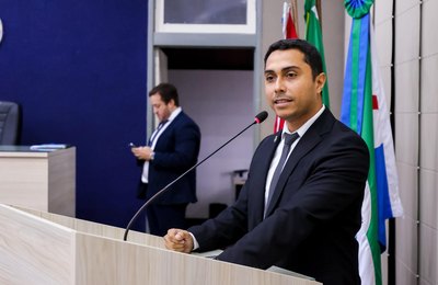 Vereador David do Emprego critica cobranças da BRK e lembra responsabilidade do Estado na concessão do saneamento