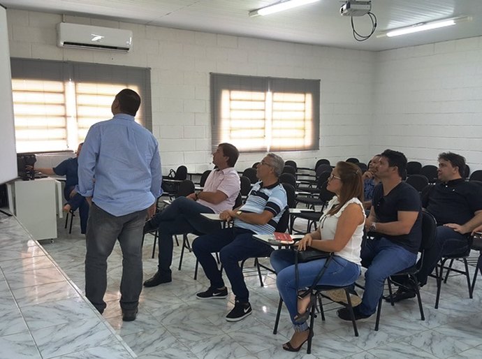 Prefeito Adelmo Calheiros e vereadores de Capela visitam CTR Metropolitana