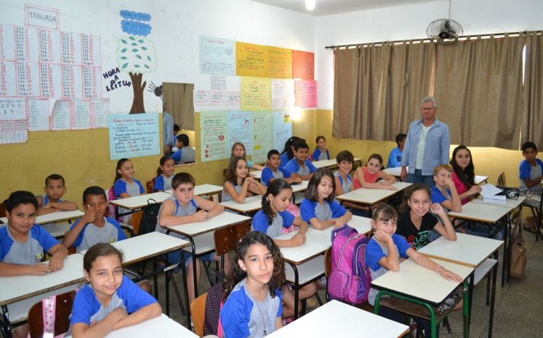 Atraso: 230 mil alunos da rede estadual estão sem material escolar