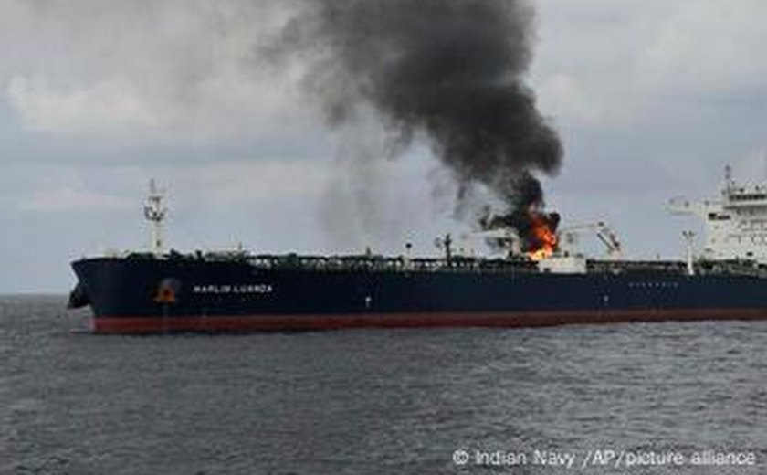 Fotos revelam 'fuga' de navios de petróleo do Irã após ataques do país a Israel