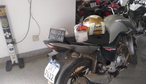 Motociclista com tablete de maconha atira contra policiais e foge a pé por matagal em Maruim / Foto: Foto: Polícia Militar/SE