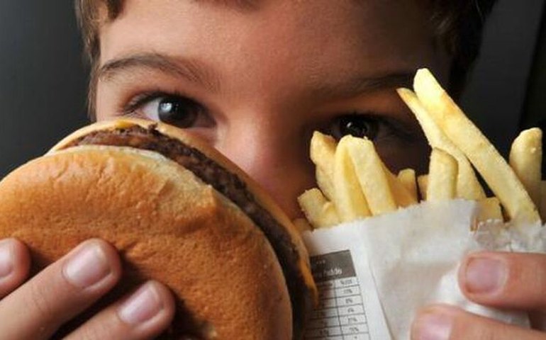 Pandemia: estudo relaciona falta de sono à alta da obesidade infantil