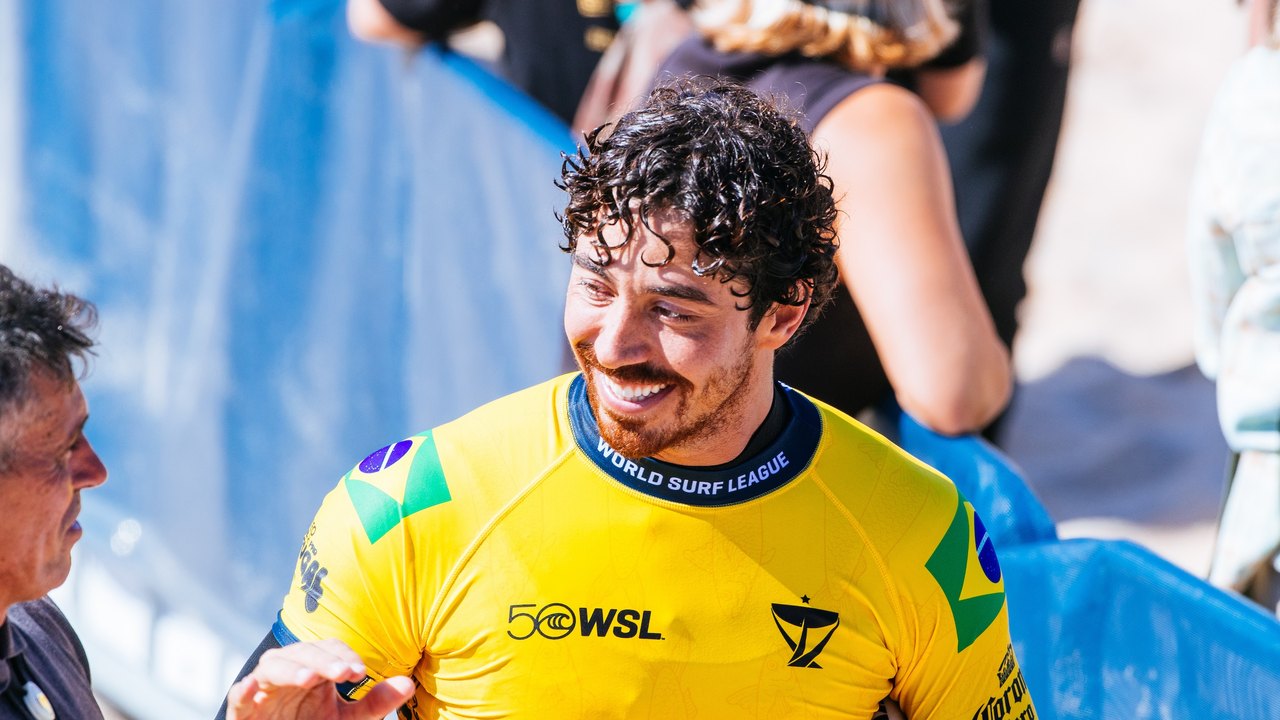 Yago Dora, Ítalo Ferreira e Medina avançam às quartas em Peniche
