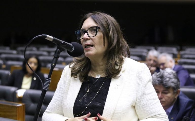 Comissão aprova política nacional de apoio ao aleitamento materno