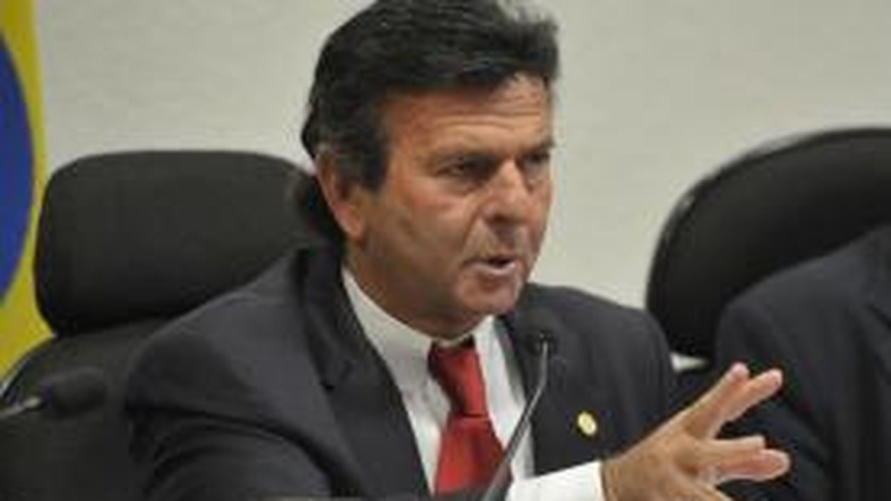 Luiz Fux toma posse como ministro titular do TSE
