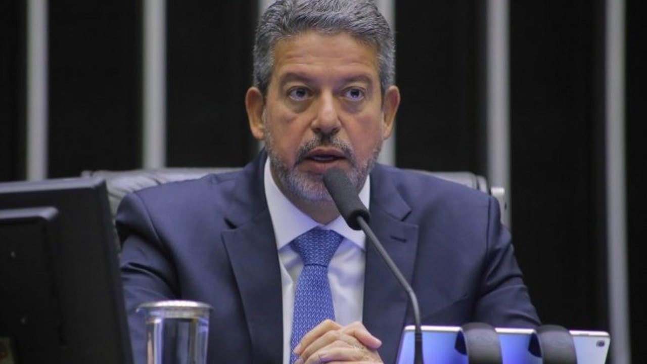 Lira diz que reforma tributária é prioritária e será votada em até três meses