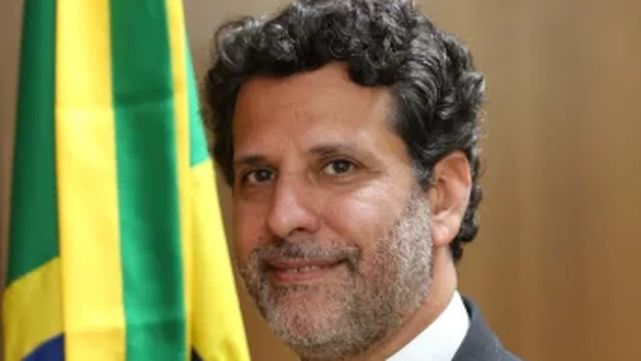 Próximo a Haddad e número 2 do MEC: saiba quem é o favorito para assumir a pasta após a saída de Camilo Santana