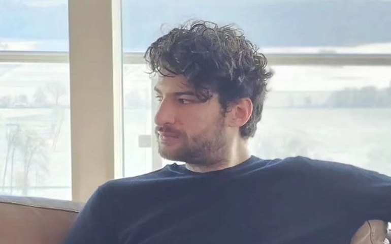 Saiba quem é Hugo Anquier, filho de Debora Bloch que chama atenção pela altura