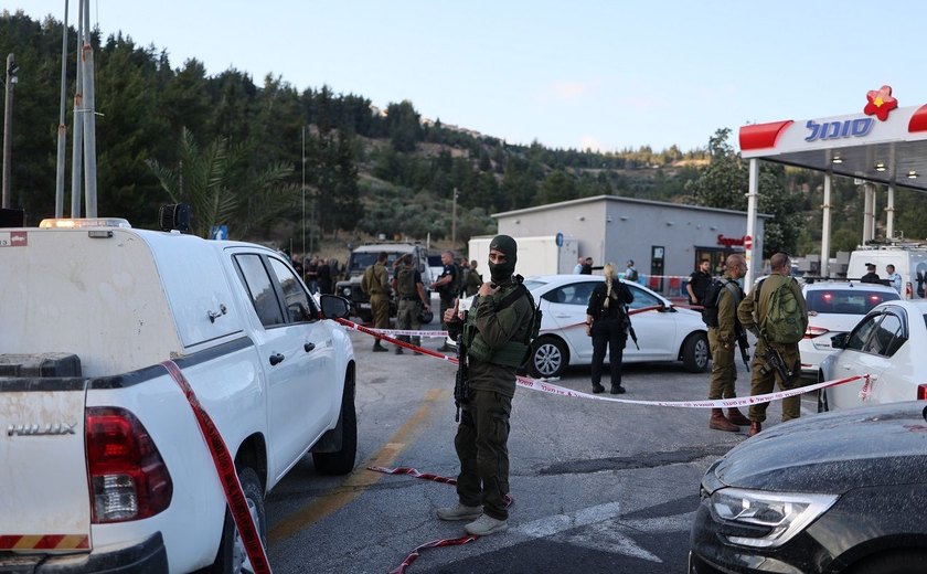 Dois israelenses morrem durante ataque a tiros em posto de gasolina