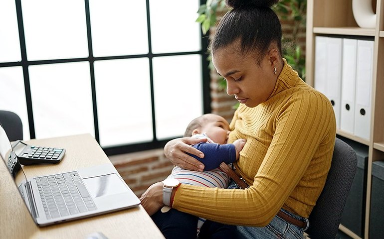 Sancionada lei que cria o selo Empresa Amiga da Amamentação