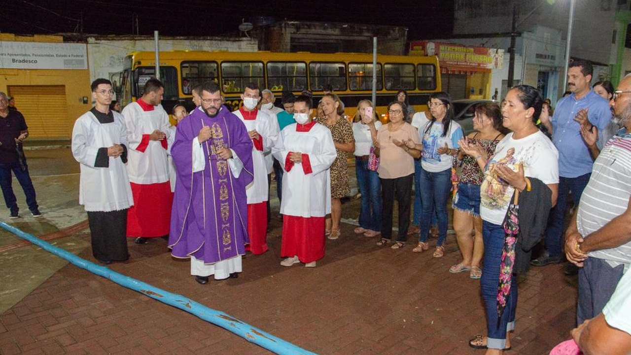 Procissão do Mastro abre oficialmente as festividades da padroeira de Limoeiro de Anadia