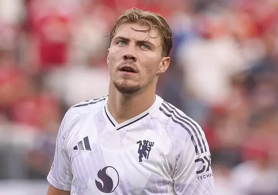 Napoli anuncia contratação do atacante Rasmus Hojlund