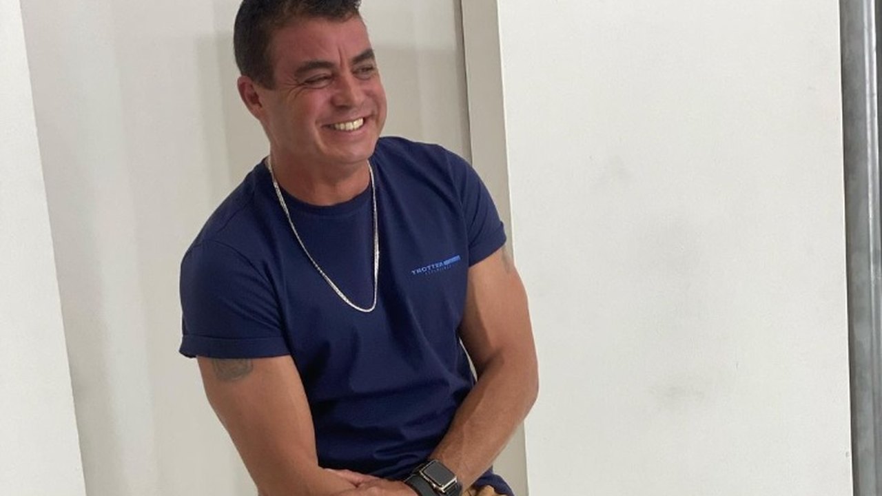 Ex-BBB Dhomini agride dono de bar com socos e chutes