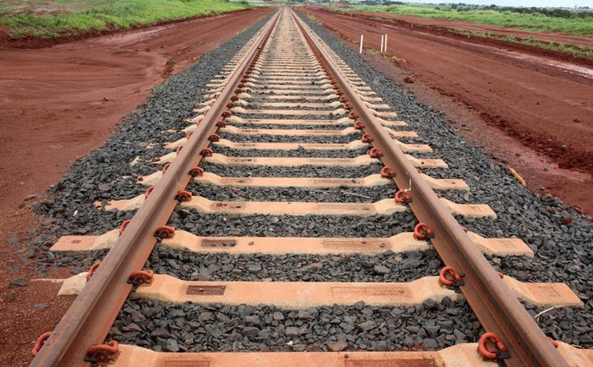 Presidente inaugura trecho de 172 km de ferrovia que facilitará o escoamento da produção