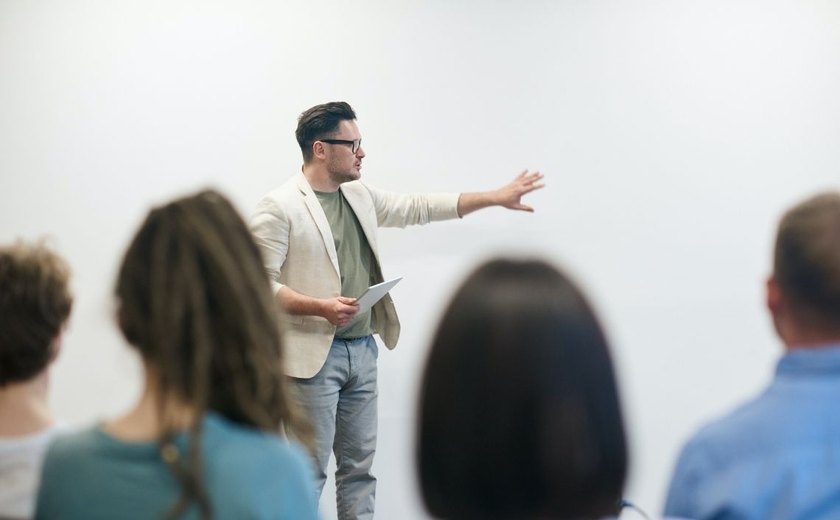 Estudantes não podem colar grau sem apresentação oral de TCC