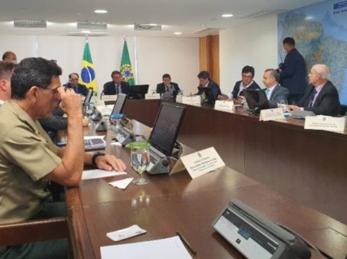 Em videoconferência, Bolsonaro acena apoio financeiros para municípios