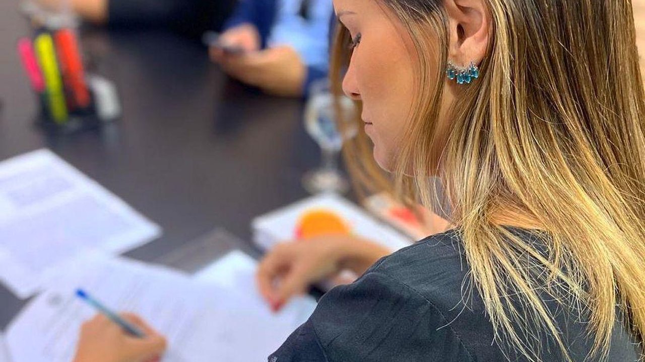 Ceci Rocha monta Gabinete de Governança e define planejamento para 100 dias de governo em Atalaia