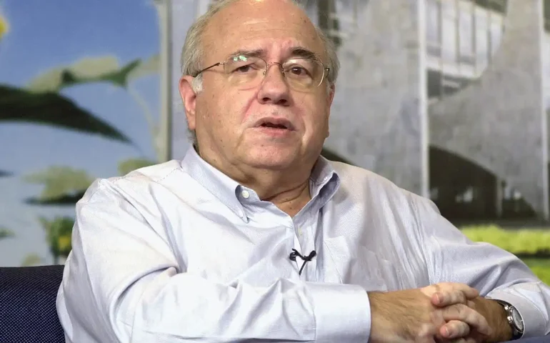 Luis Fernando Verissimo é internado em estado grave em UTI de Porto Alegre