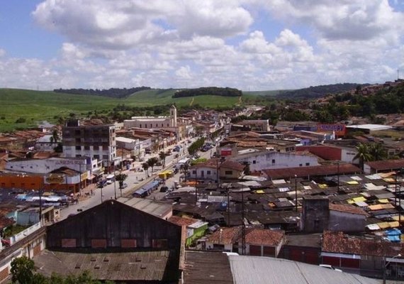 Suspeitos trocam tiros com a PM e são presos por tráfico e receptação em área de mata em Rio Largo