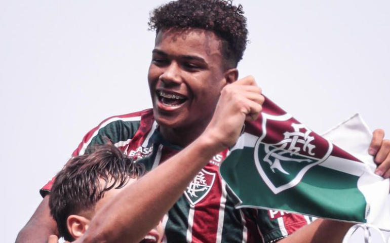 Fluminense presta homenagem a Marcelo e rebatiza estádio de Xerém com nome do lateral