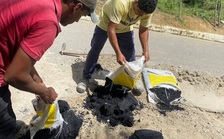Prefeitura de Branquinha adquire asfalto frio e intensifica operação tapa buracos