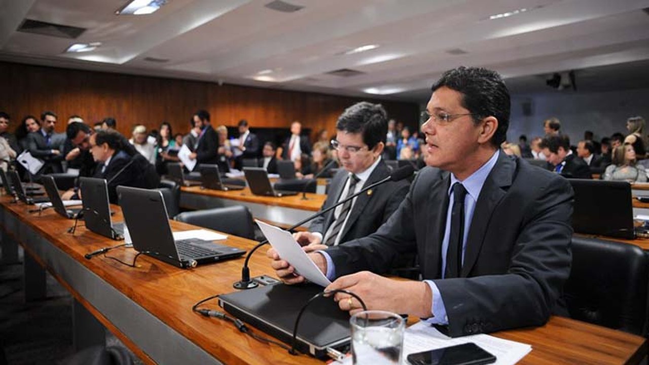 PGR arquiva denúncia por desacato contra Renan Calheiros