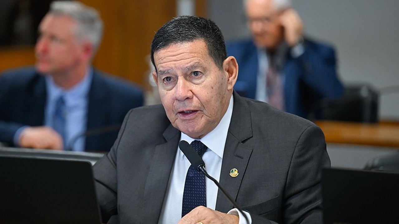 Entrevista: Campanha de Flávio é ‘muito turbulenta’ e precisa prestar contas sobre Dark Horse, diz Mourão