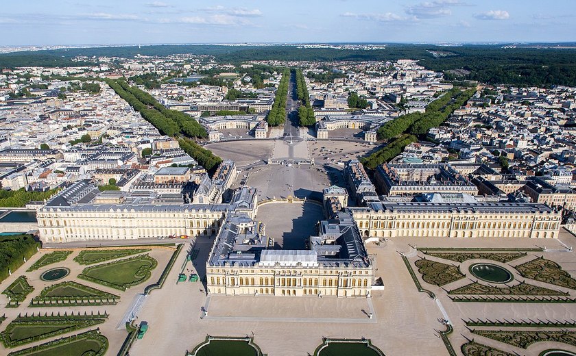 Palácio de Versalhes é evacuado após ameaça de bomba na França