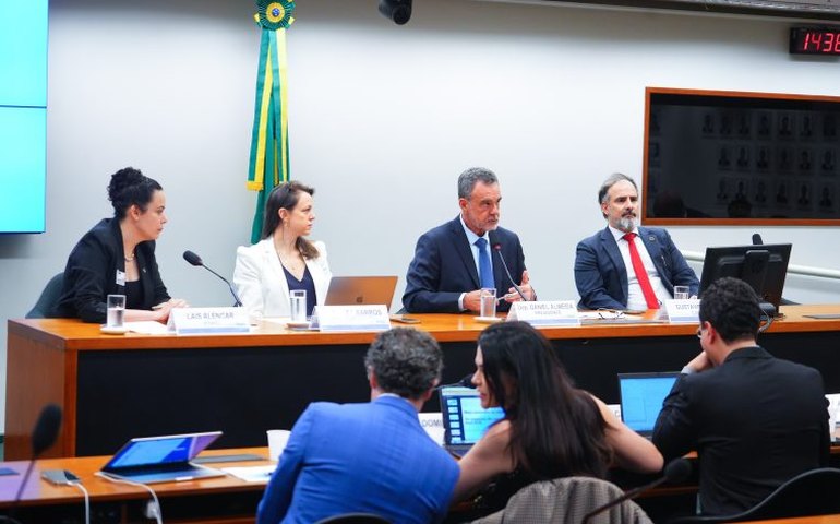 Azul e Gol negam processo de fusão em audiência na Câmara