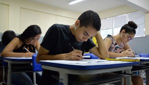 Alunos estudando foto Agência Sergipe de Notícias