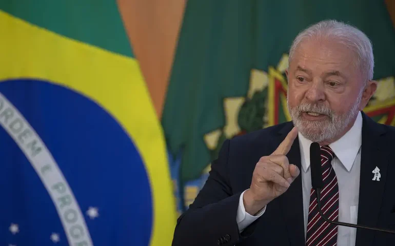 Lula diz que até final de seu atual mandato, governo começará a fazer a BR-319