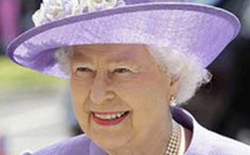 Elizabeth II é a rainha a ocupar por mais tempo o trono britânico