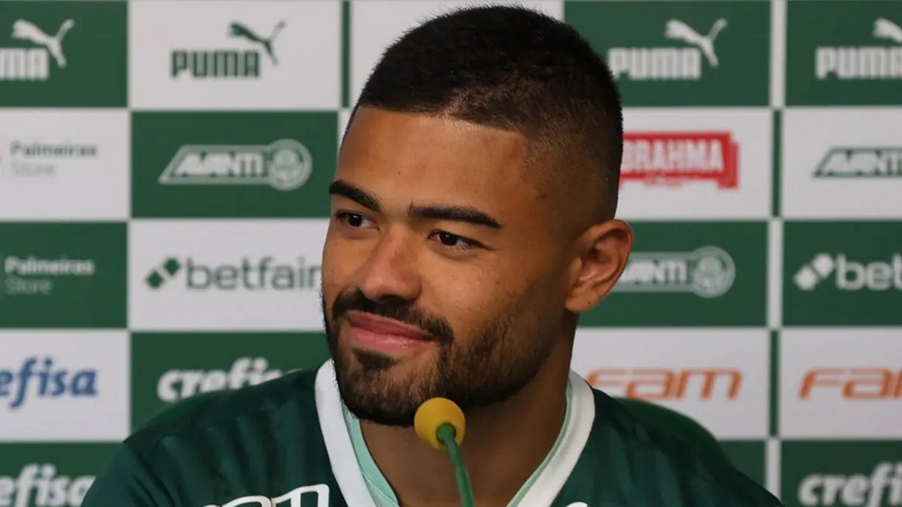 Tabata é apresentado no Palmeiras e diz estar pronto para encarar Corinthians