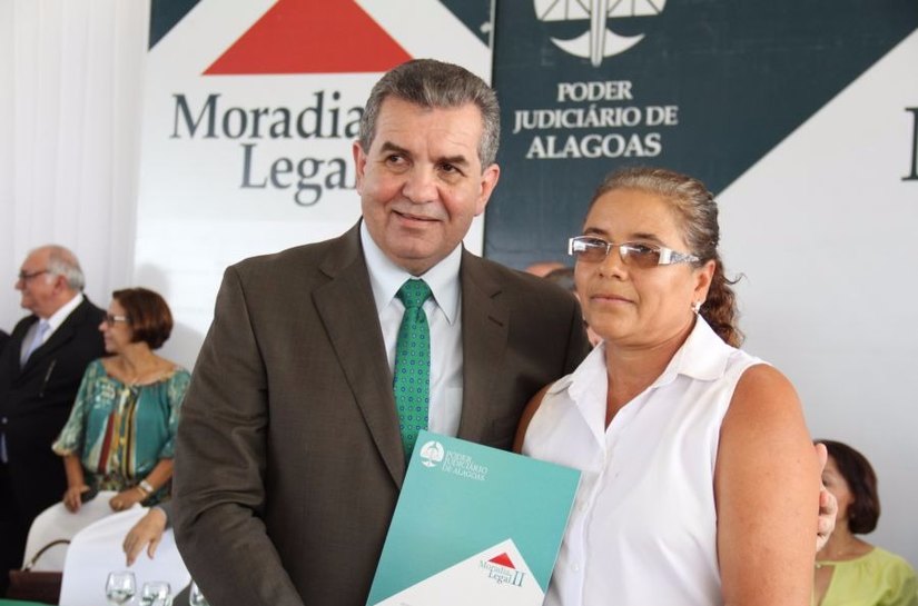 Programa Moradia Legal II regulariza 210 imóveis em Olho D'Água das Flores