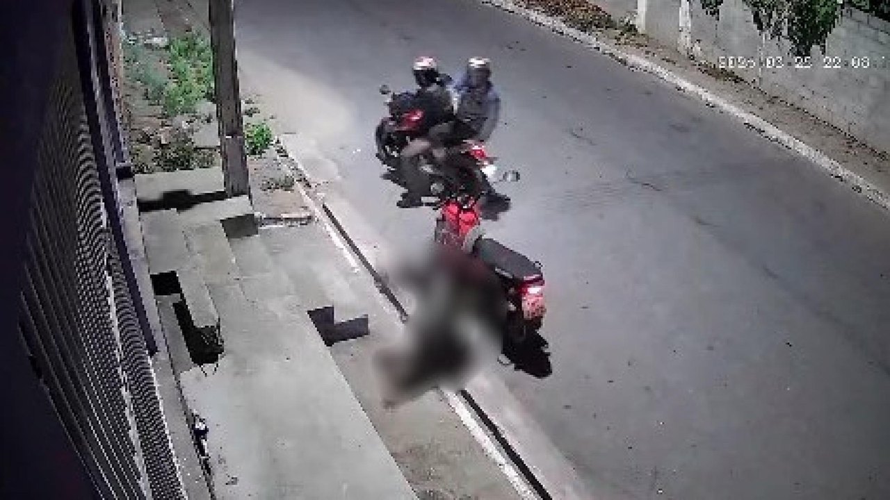 Homem é assassinado por dupla em motocicleta no bairro Canafístula, em Arapiraca