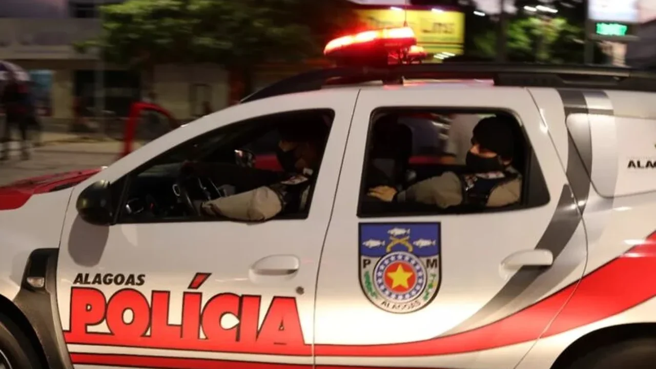 Mulher é detida por populares no centro de Arapiraca após ameaçar funcionários de loja