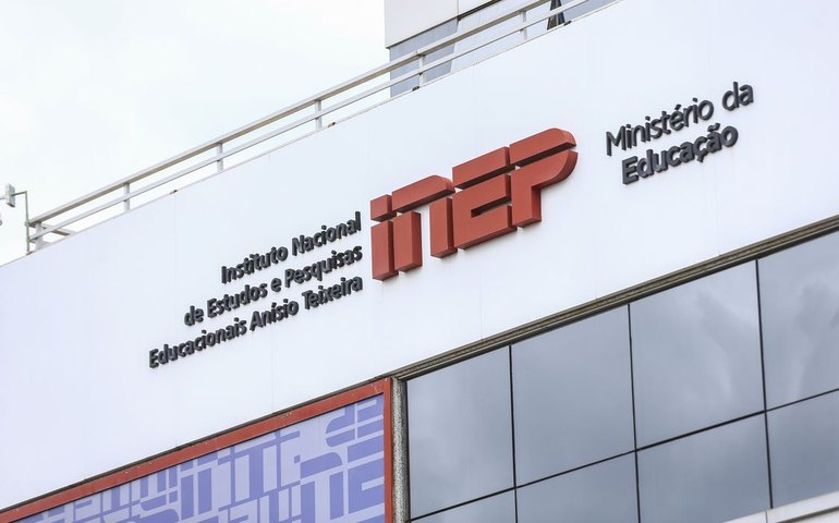 Estrangeiros fazem provas para avaliar proficiência em português